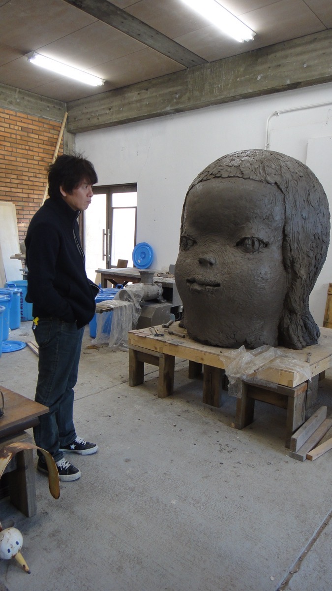 愛知県立芸術大学にビジティング・アーティストとして滞在し、ブロンズ彫刻の原型となる塑像を制作