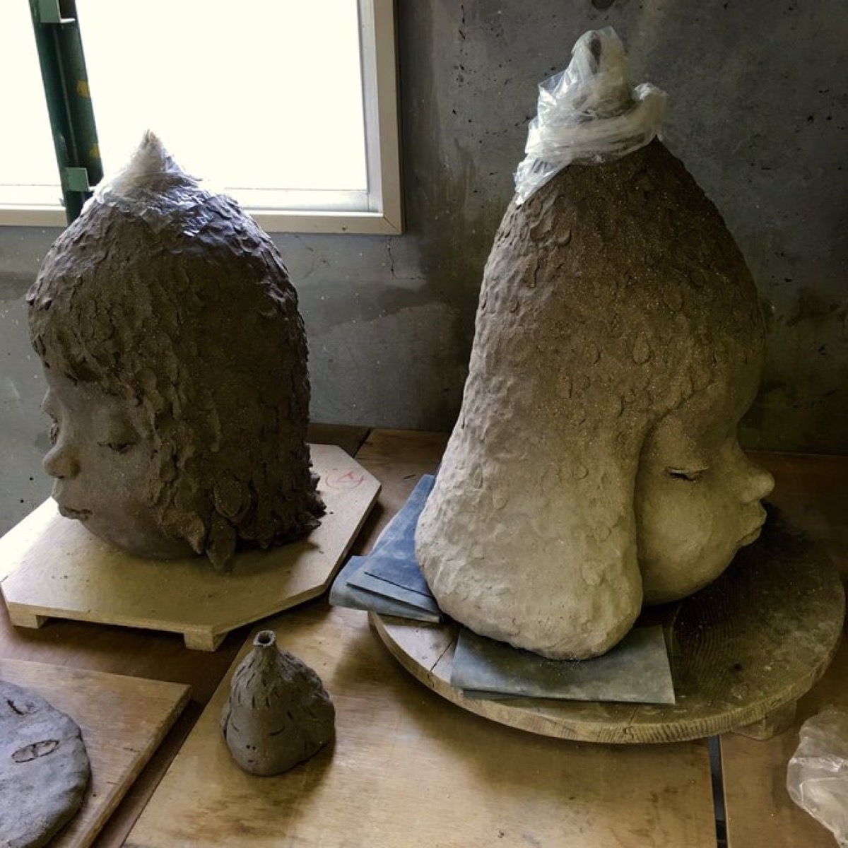 制作中のセラミック作品
