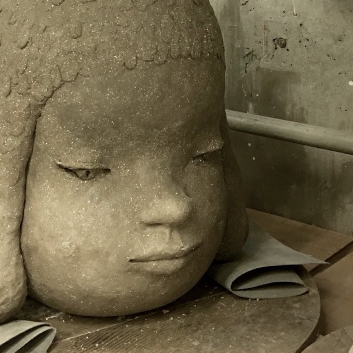 制作中のセラミック作品