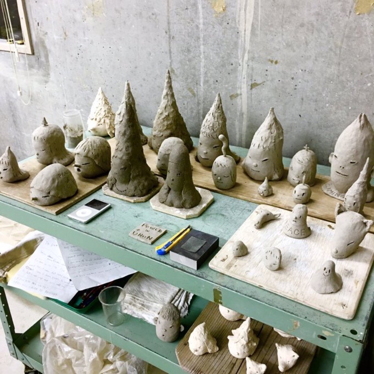 制作中のセラミック作品