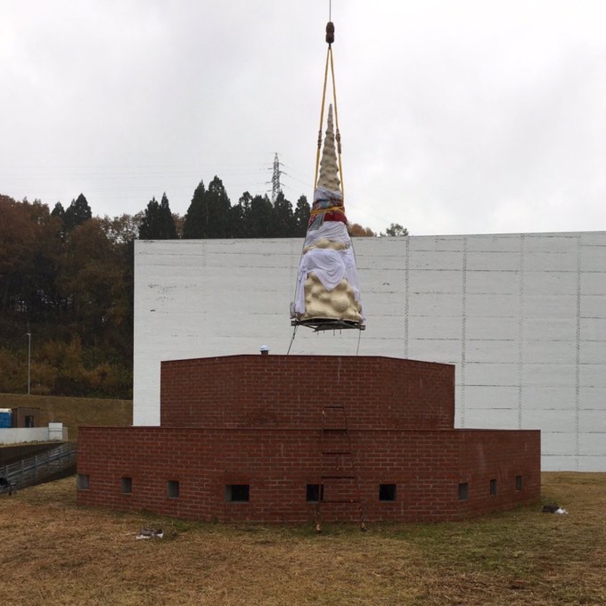 青森県美術館にて