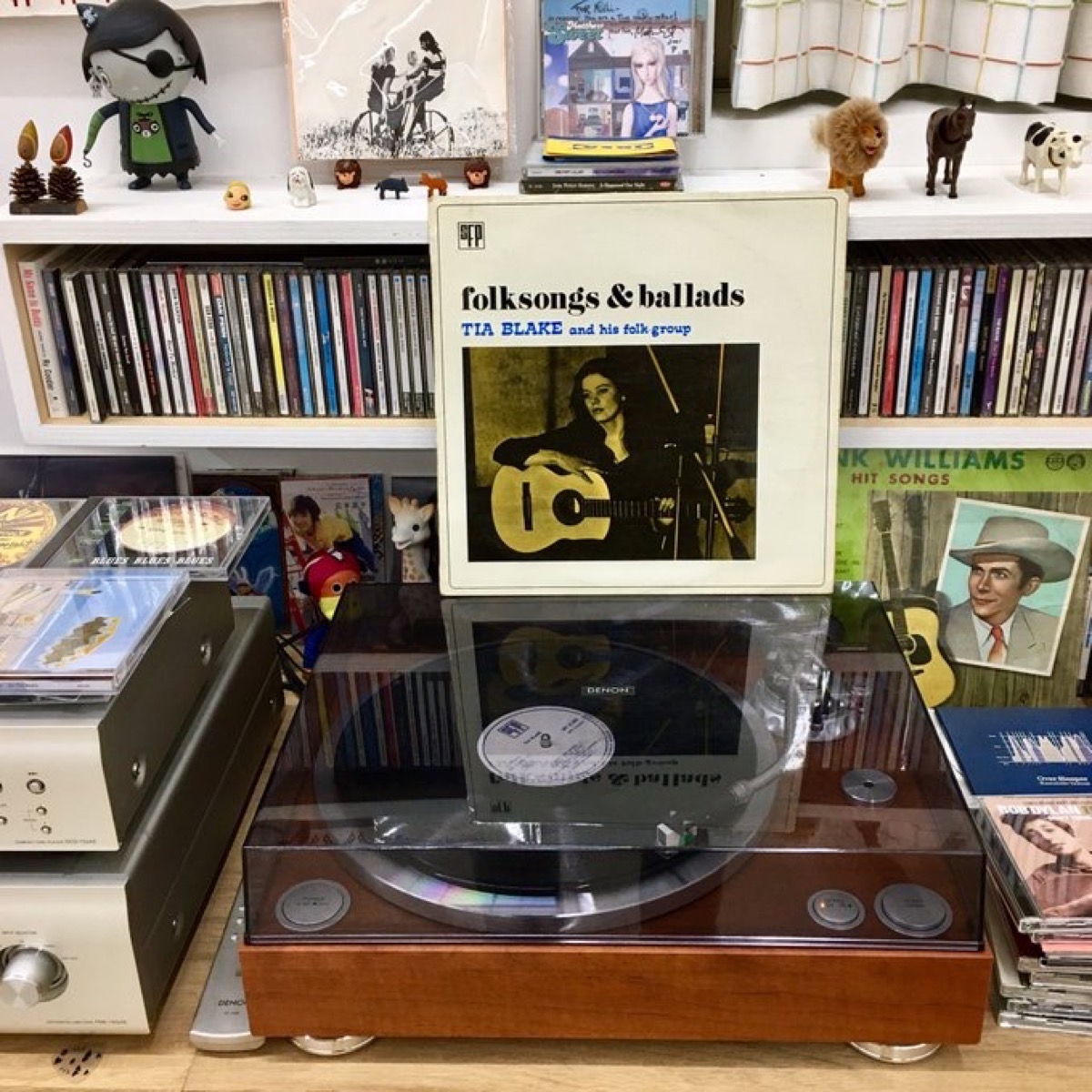 ティア・ブレイク&ハー・フォーク・グループのレコード「Folksongs & Ballads」を聴きながら