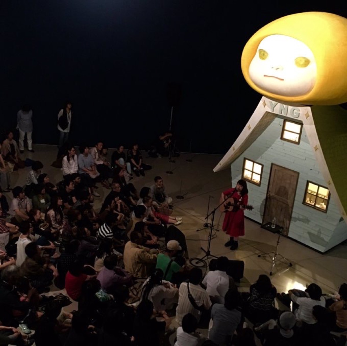 「for better or worse」（豊田市美術館）　会場で開催された関取花のライブ